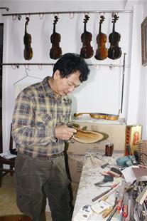 武汉平价提琴制作室 两元钱淘宝做出精美黑弹头