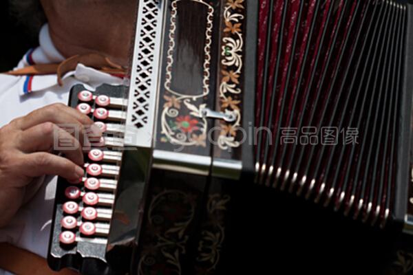 手风琴 精妙乐器背后的维修艺术